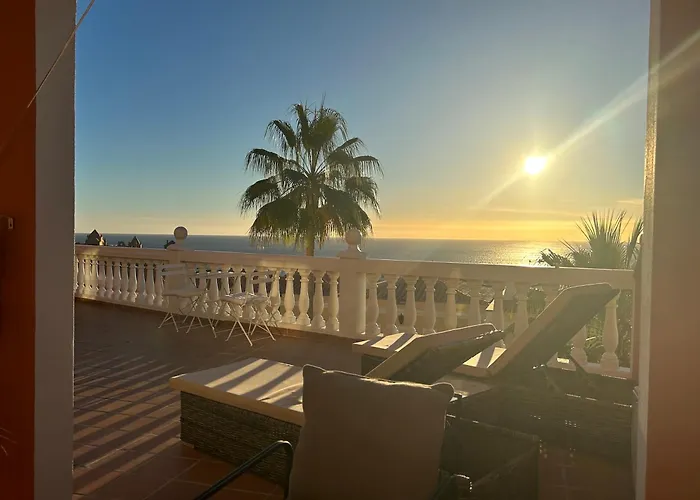 Апартаменти Playa Del Duque-amazing Views 2 Bedroom