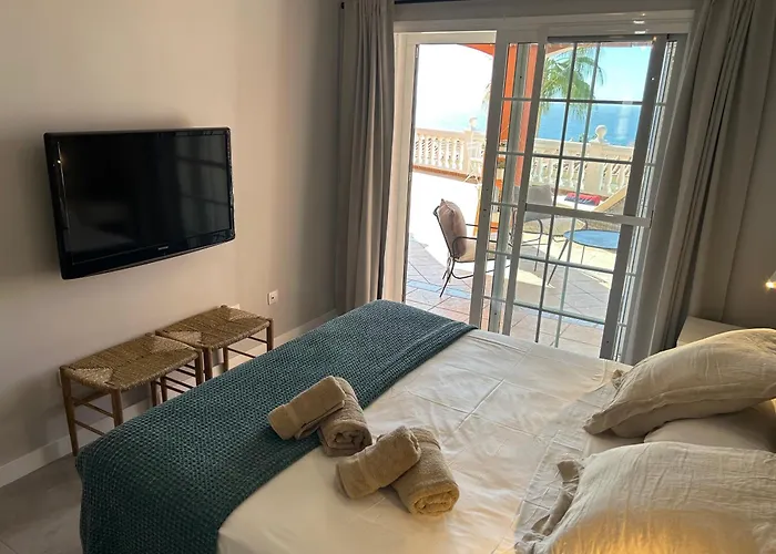Апартаменти Playa Del Duque-amazing Views 2 Bedroom