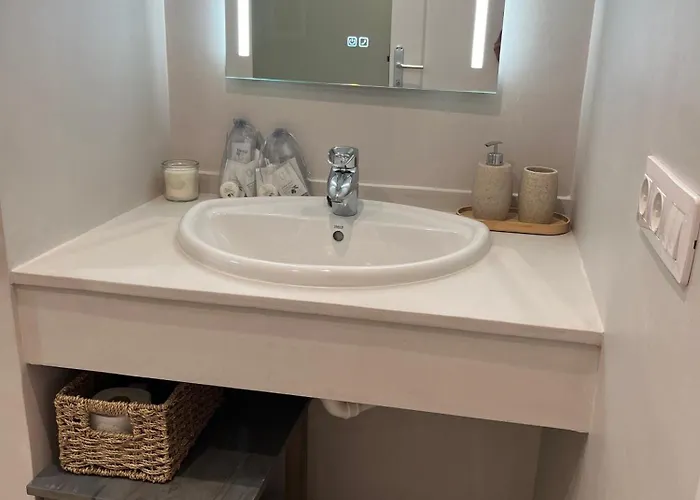 Апартаменти Playa Del Duque-amazing Views 2 Bedroom Адехе