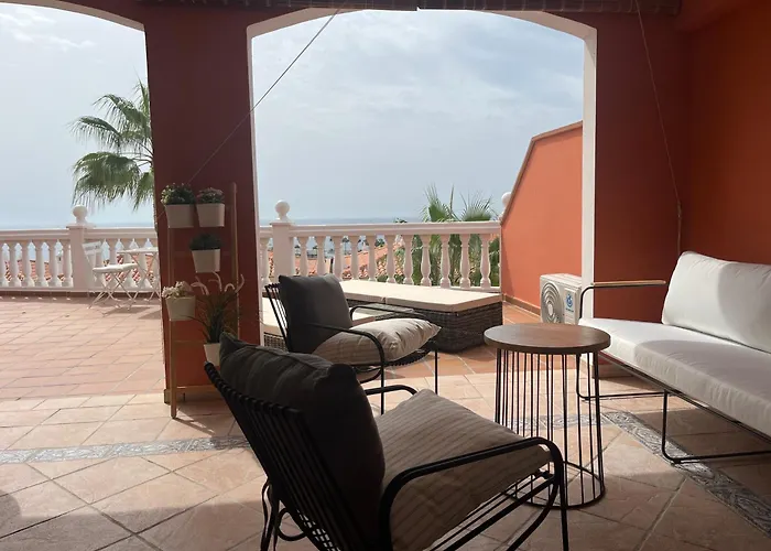 Playa Del Duque-amazing Views 2 Bedroom Апартаменти *