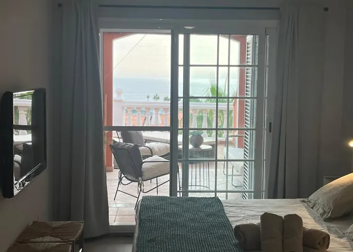 Апартаменти Playa Del Duque-amazing Views 2 Bedroom Адехе