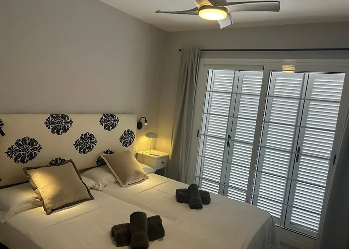 Апартаменти Playa Del Duque-amazing Views 2 Bedroom Адехе