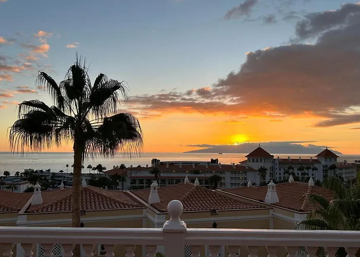 Playa Del Duque-amazing Views 2 Bedroom Апартаменти Адехе