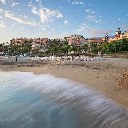 Playa Del Duque-amazing Views 2 Bedroom أذيخي