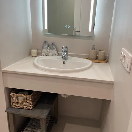 Апартаменти Playa Del Duque-amazing Views 2 Bedroom Адехе