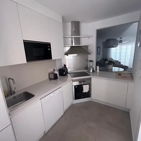 Playa Del Duque-amazing Views 2 Bedroom * أذيخي